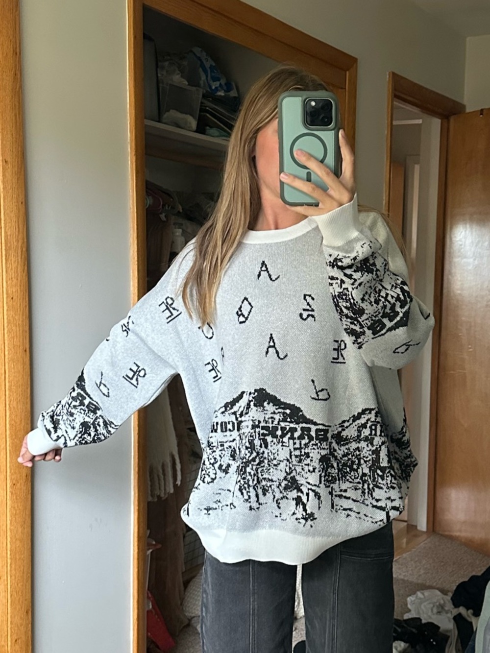 Oversized White & Black Graphic Mountain Sweater - Unbranded Western w/ brands